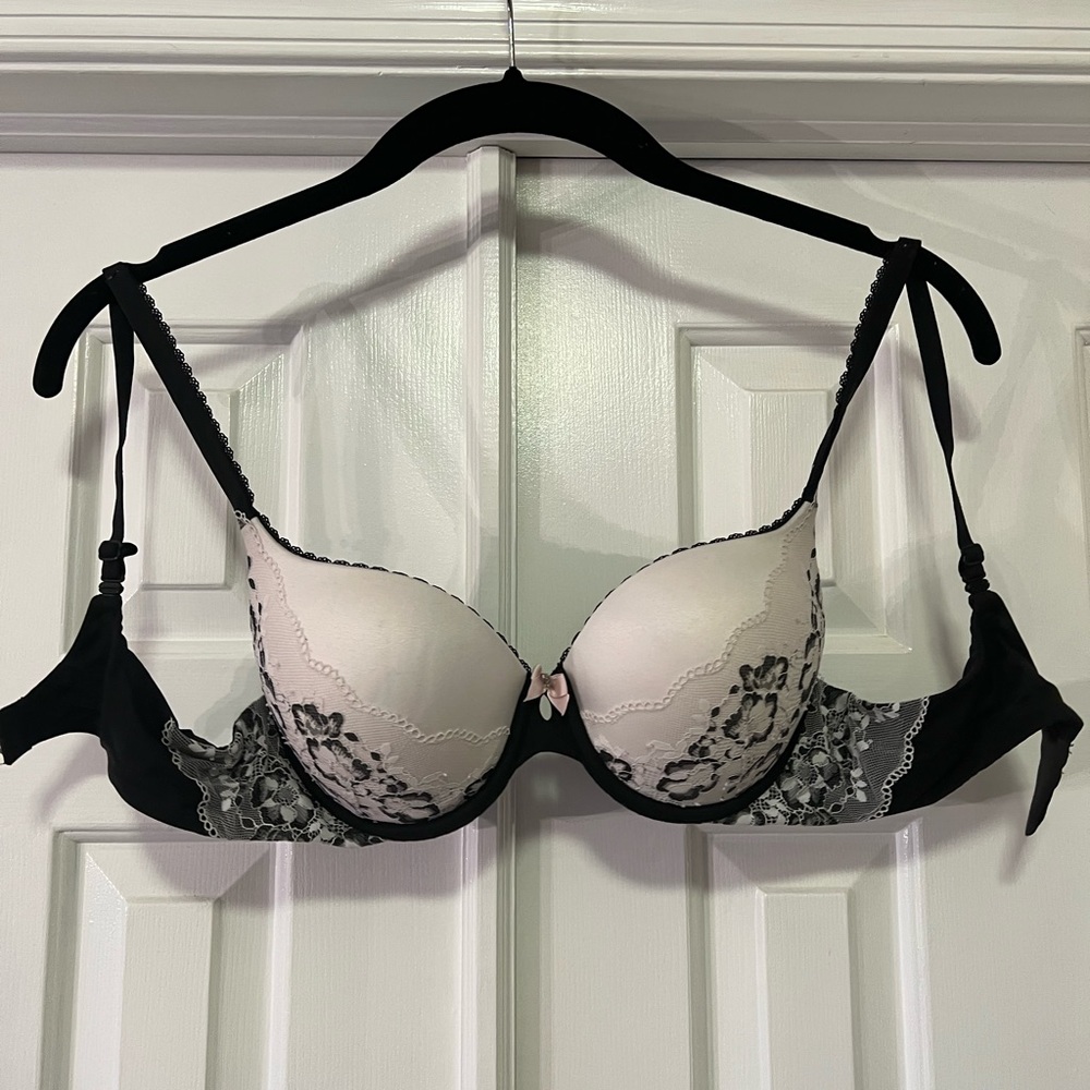 Victoria secret body by Victoria bra